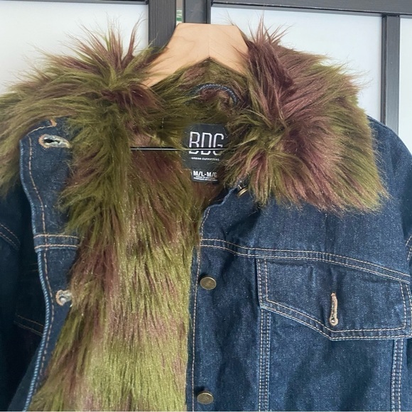 BDG Urban Outfitters Denim trucker w/ faux fur. Size
Medium/ Large - Picture 6 of 15